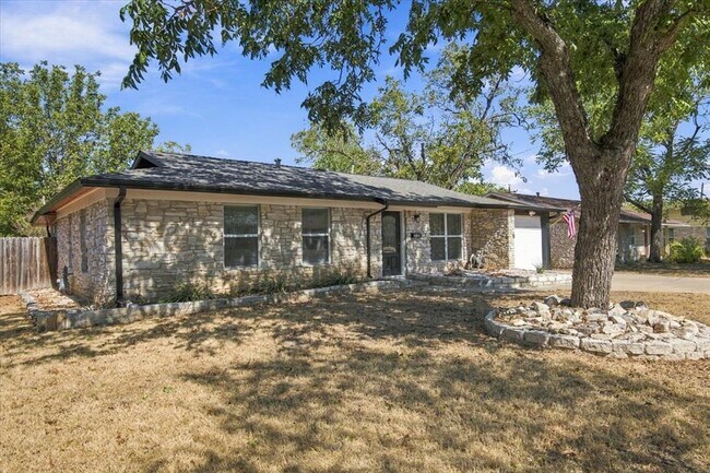 Building Photo - 7510 Carriage Dr