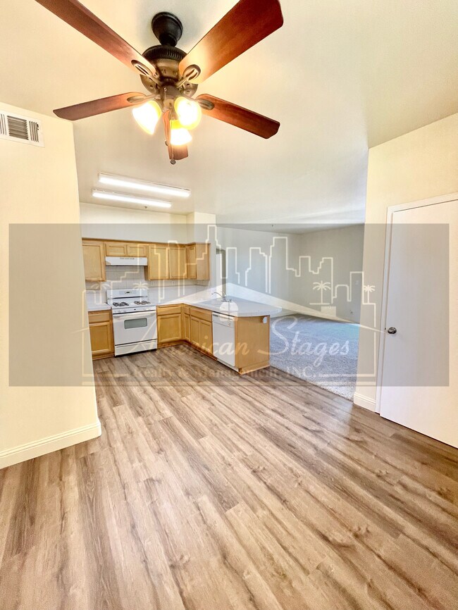 Foto del edificio - 310 E McCoy Ln