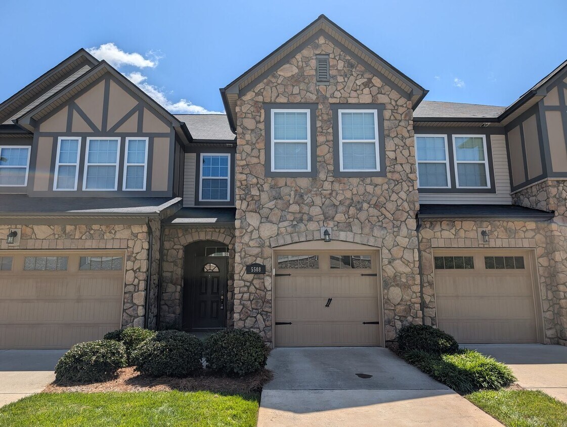 Coming Soon! Charming 2 story, 3 bedroom ,... - Coming Soon! Charming 2 story, 3 bedroom ,...