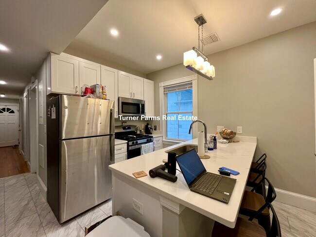 Foto del edificio - 267 E Cottage St