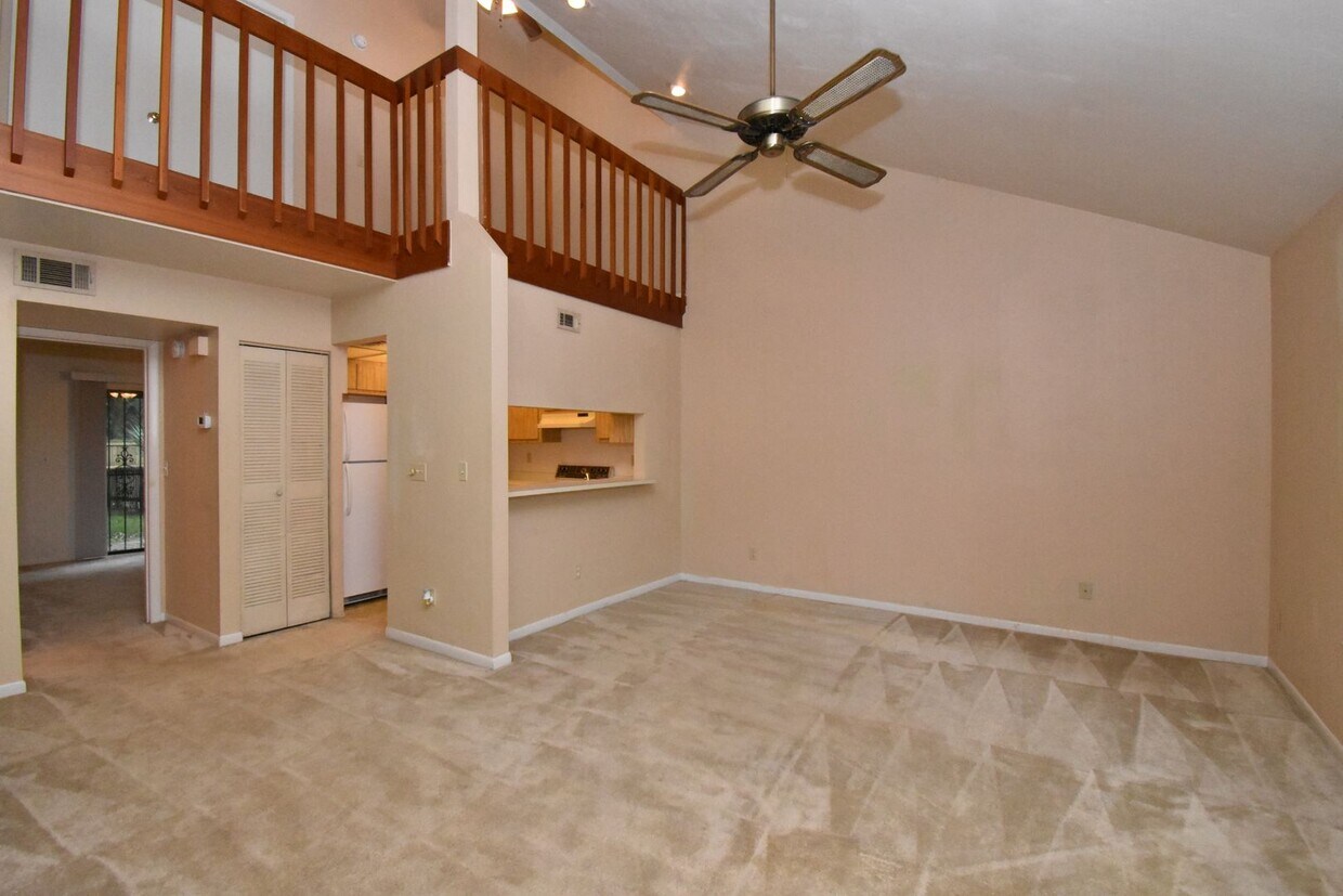 Foto principal - 2/2 Townhome in SW Gainesville - Available NOW!