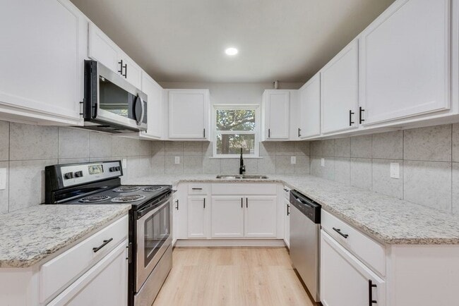 Building Photo - 4214 Osage Dr