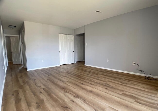 Building Photo - 1401 Key Pkwy