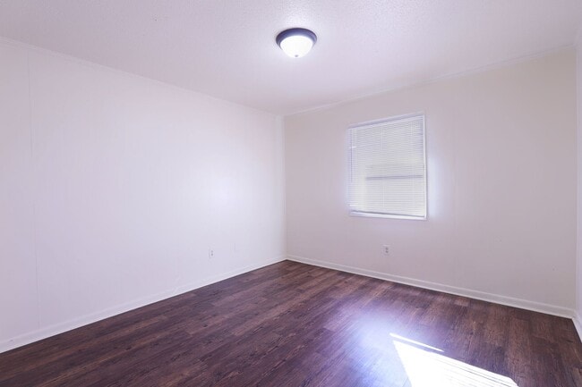 Building Photo - 201 E Baldwin