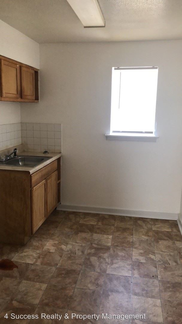 Building Photo - 1370 Vollintine Ave