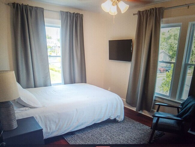 Building Photo - 235-237 Glessner