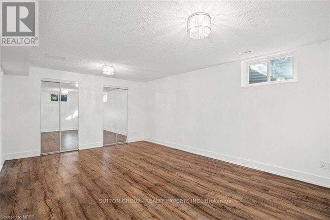 Photo du bâtiment - 218 Ingleside Pl