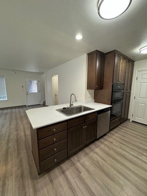 Foto del edificio - 954 E 10th St