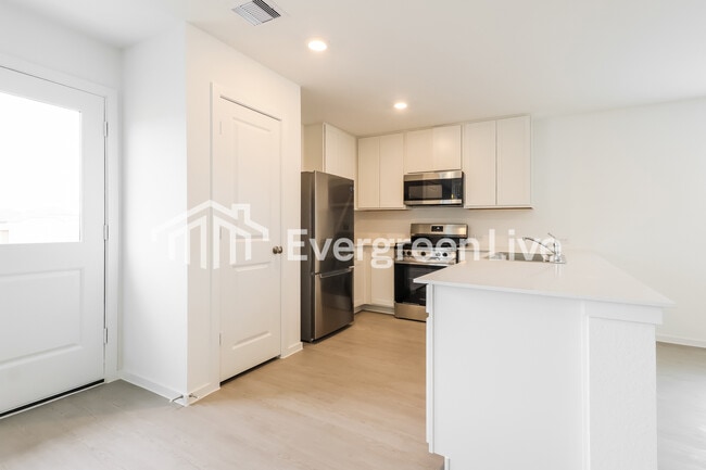 Building Photo - 303 Bush Mdw Ln