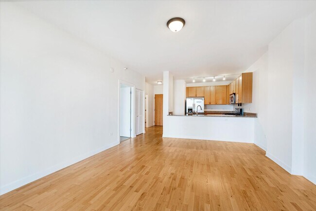 Foto del edificio - 451 W Huron St