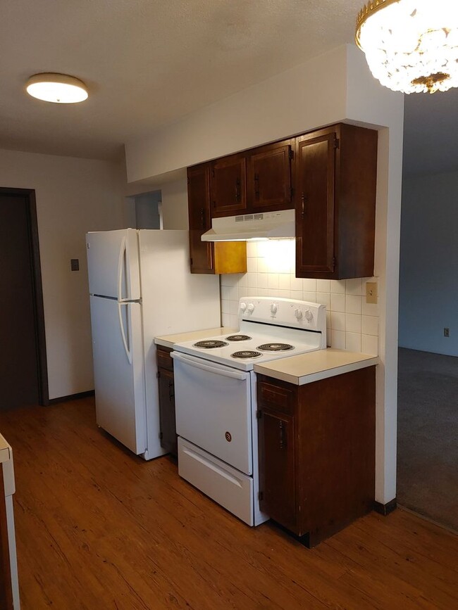 Building Photo - 616 Boxwood Dr