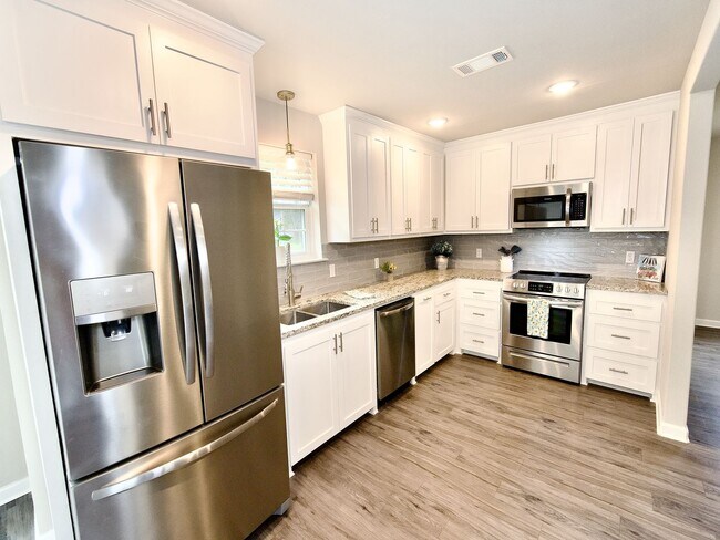 Building Photo - Beautifully updated home in Quail Ridge Su...
