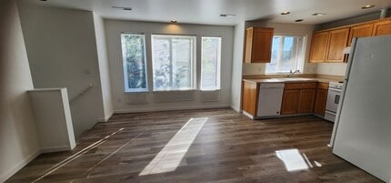 Building Photo - 1545 Fircrest Ct SE