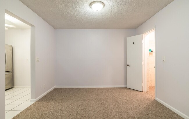 Building Photo - 9810 Pineapple Tree Dr