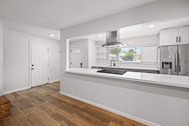 Building Photo - 5139 Ewing St