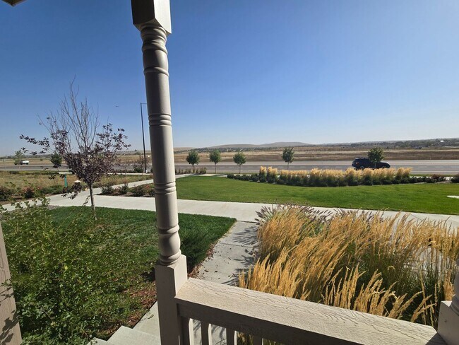 Foto del edificio - Spacious 4B/3B Available Early April!