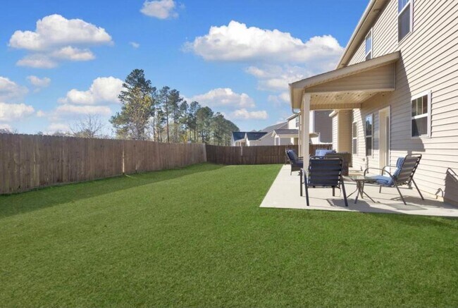 Building Photo - Beautiful and spacious 4 bedroom