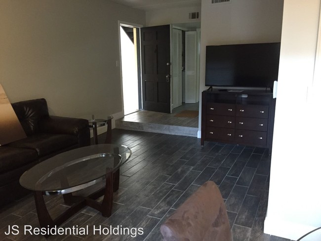 Building Photo - 1 br, 1 bath Apartment - 115 S Lois Ave # 110