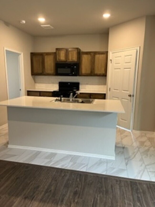 Foto del edificio - 1st Month Free!