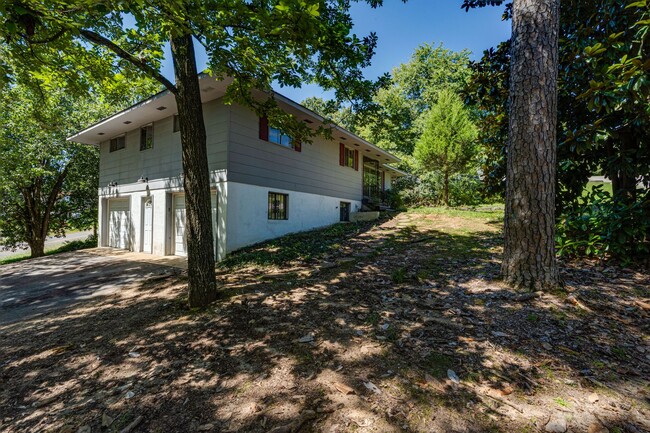 Building Photo - 3618 Sunrise Terrace