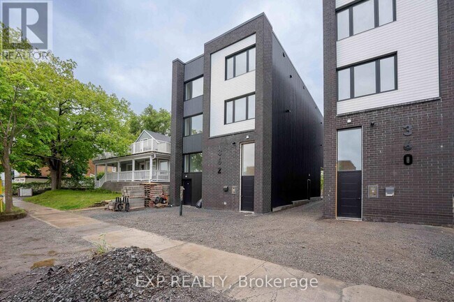 Building Photo - 360-360 Lacasse Ave