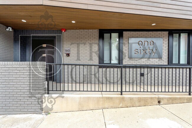 Building Photo - Apt 4 Avail July 18th!  Unique 2 BR, 2 BATH Apt in the HEART of Mt Washington!  3 Off Street Park...