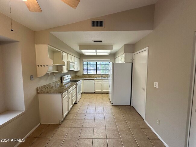 Foto del edificio - 1355 N 87th St