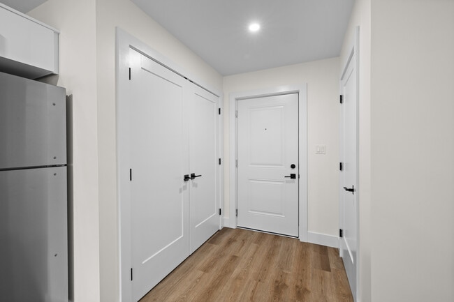 Building Photo - 710 Water St E