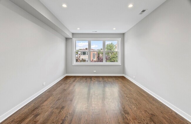 Foto del edificio - 2553 W Summerdale Ave