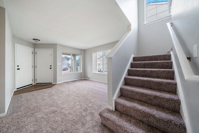 Foto del edificio - Beautiful 3 Bedroom 2 Bath Home in Lake in the Hills!