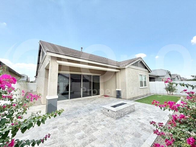 Foto del edificio - 4156 E Bernice St