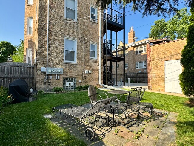 Building Photo - 4827 Elm St