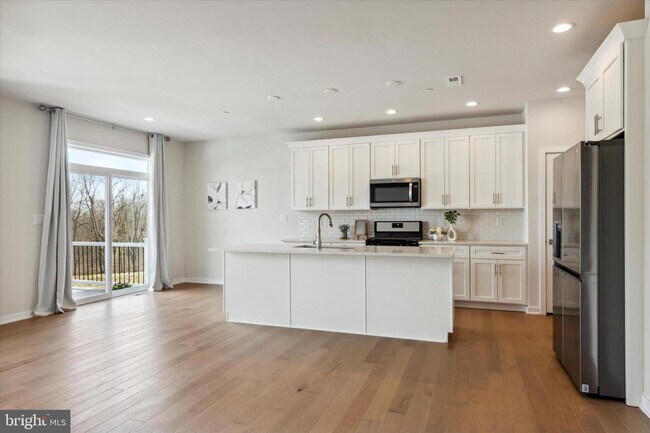 Building Photo - 15 Tamarack Cir