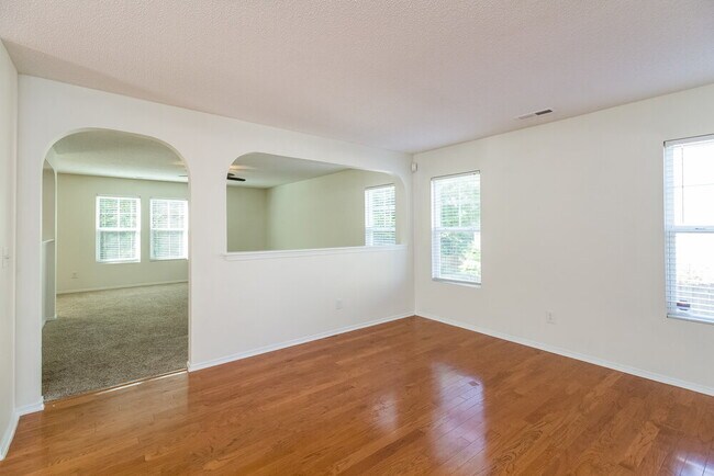 Building Photo - 912 Mailwood Dr