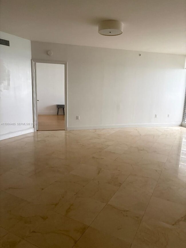 Foto del edificio - 9595 Collins Ave