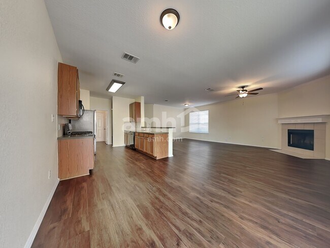 Building Photo - 221 Covent Dr