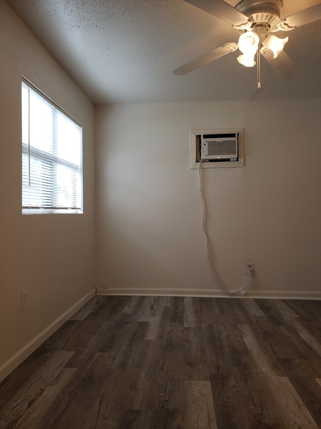 Building Photo - 3900 55th Ave N