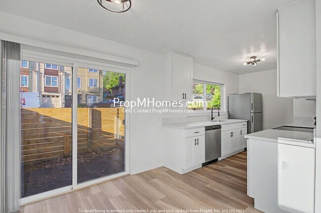 Building Photo - Updated Two Bedroom Unit in St Johns!