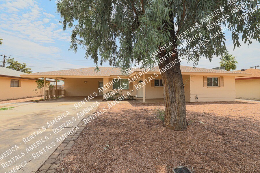 Building Photo - 935 E Wesleyan Dr