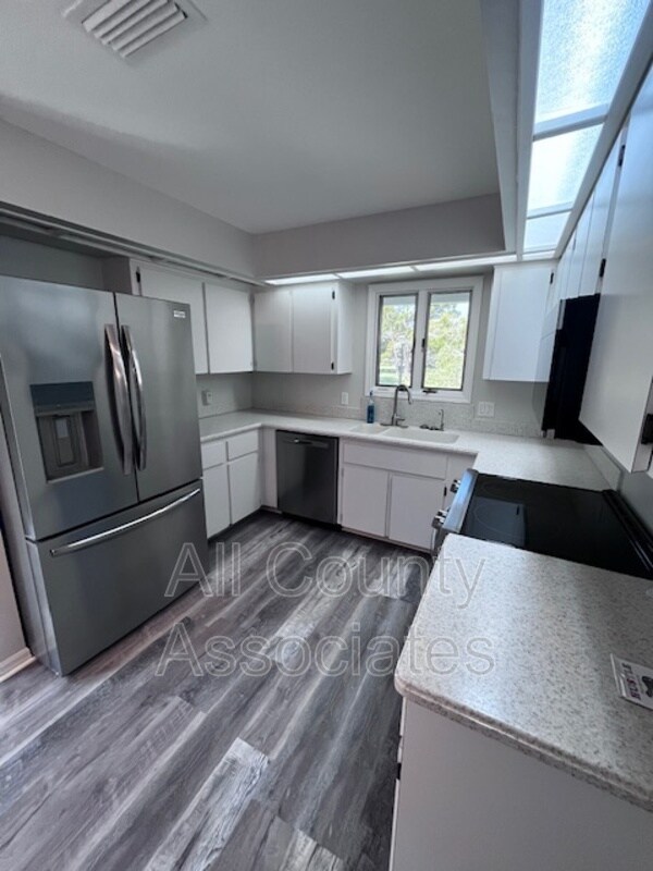 Building Photo - 1007 S Pointe Alexis Dr