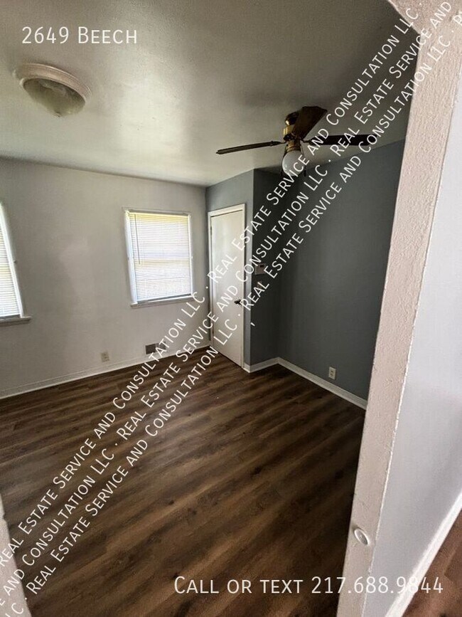 Building Photo - 2649 Beech-