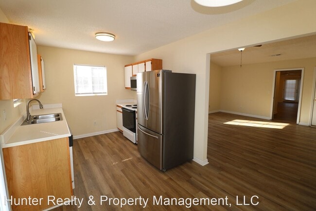 Building Photo - 3 br, 2.5 bath House - 4185 Kennison Villa...