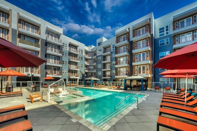 Building Photo - The Rey Downtown