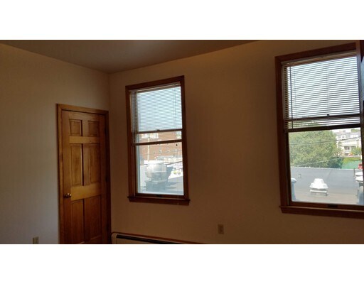 Building Photo - 123 Beacon St