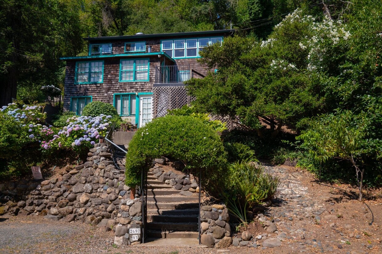 Foto principal - 2697 S Fitch Mountain Rd