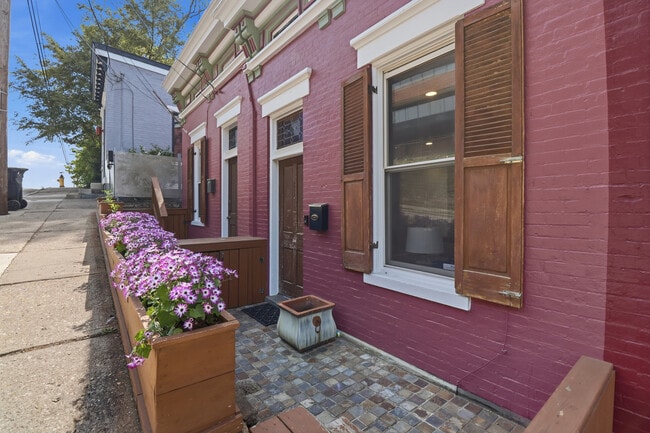 Building Photo - 525 Boal St