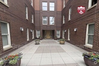 Building Photo - 1630 N Clarkson St