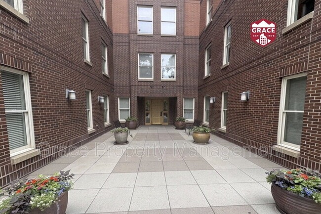 Photo - 1630 N Clarkson St Apartment