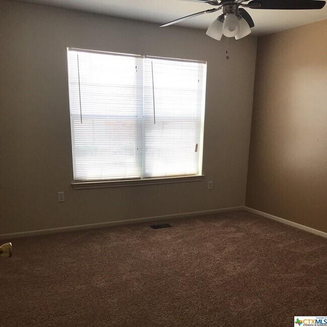 Foto del edificio - 602 N Main St