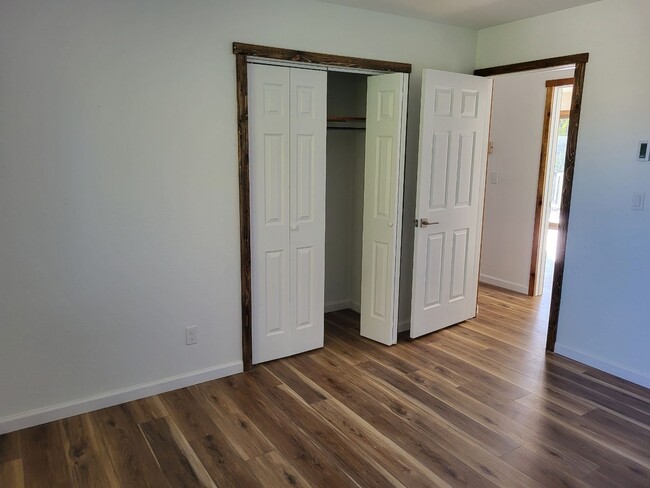 Building Photo - 4 Bedroom in desirable South Bozeman